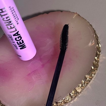 Máscara de cílios wet n wild Mega Length · à prova d'água